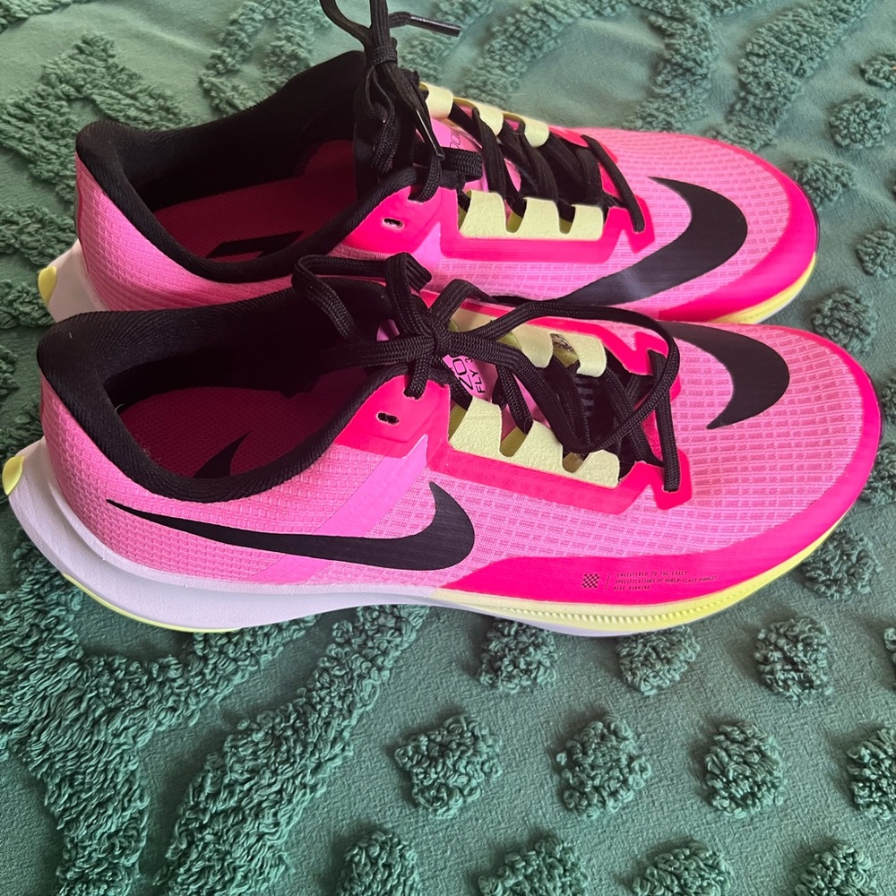 Men’s Nikes Never worn
